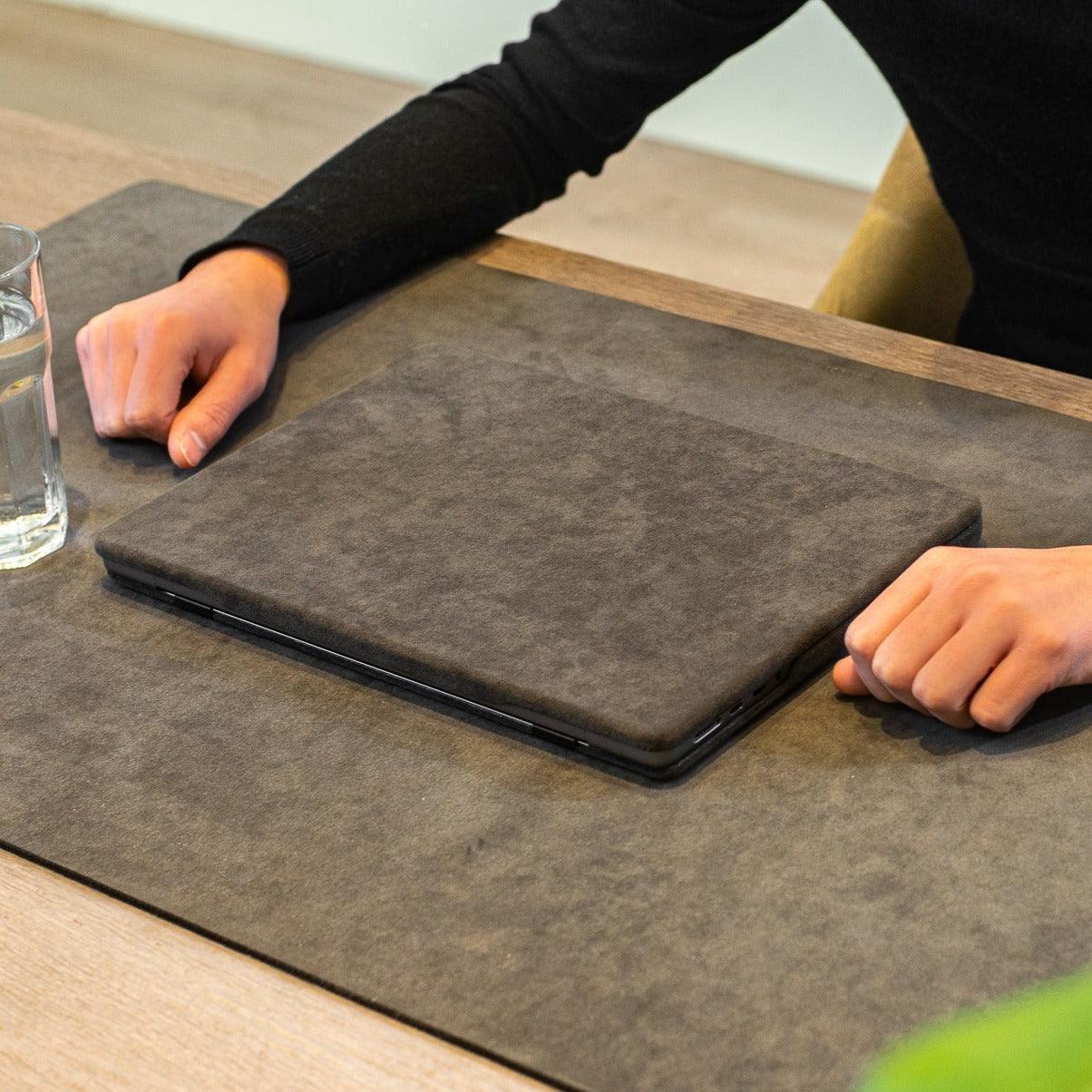 Alcantara MacBook Pro Cover - For 13 inch (2019 - 2022) - Space Grey - Alcanside